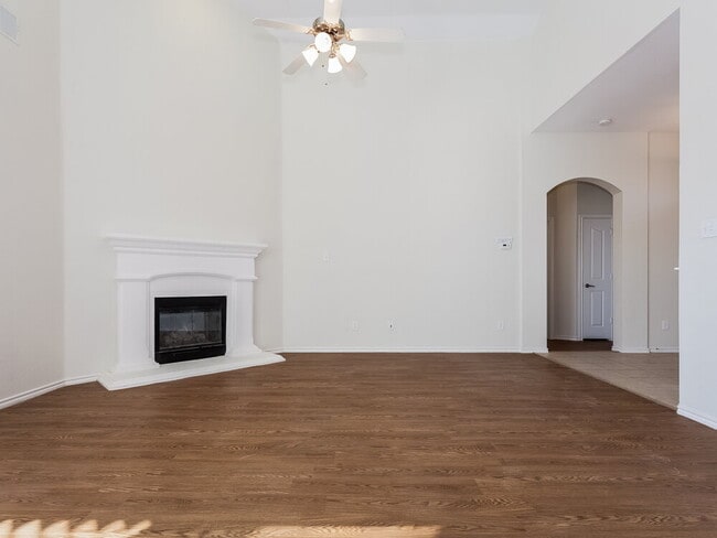 3804 Wellsburg Way in Fort Worth, TX - Foto de edificio - Building Photo