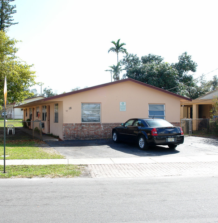 12-18 NW 7th Ave in Dania Beach, FL - Building Photo