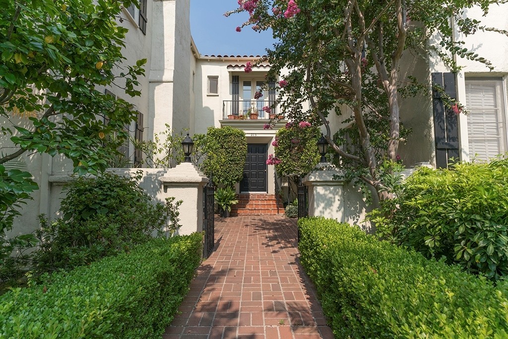 273 S Spalding Dr in Beverly Hills, CA - Building Photo