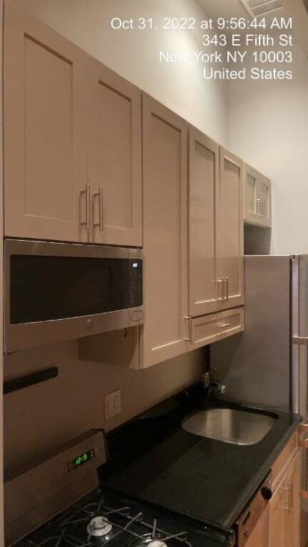 343 E 5th St in New York, NY - Building Photo - Building Photo