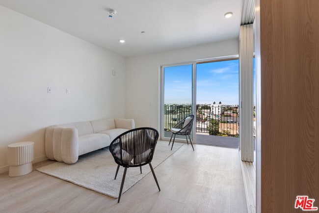 property at 1124 Normandie Ave