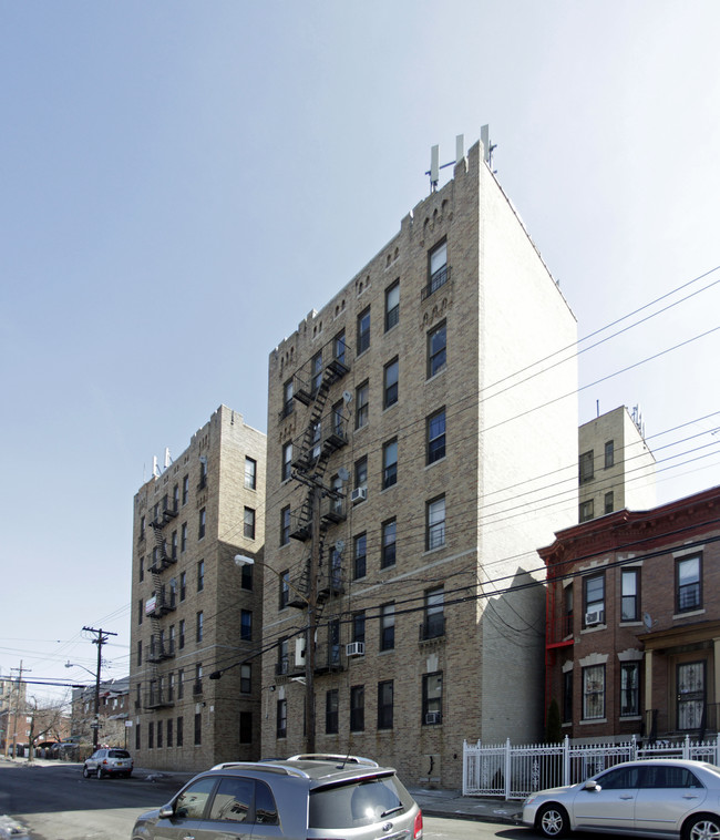 4138 Barnes Ave in Bronx, NY - Foto de edificio - Building Photo