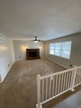 305 SW Ensley Ln in Lee's Summit, MO - Building Photo - Building Photo