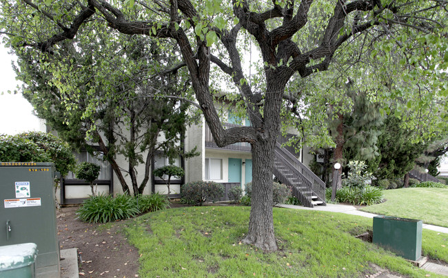 Casa Del Tiempo in Escondido, CA - Foto de edificio - Building Photo