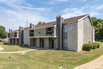 Apple Creek Apartments in Sand Springs, OK - Building Photo - Building Photo