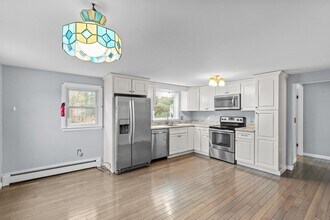 323 Flagg St in Bridgewater, MA - Building Photo - Building Photo