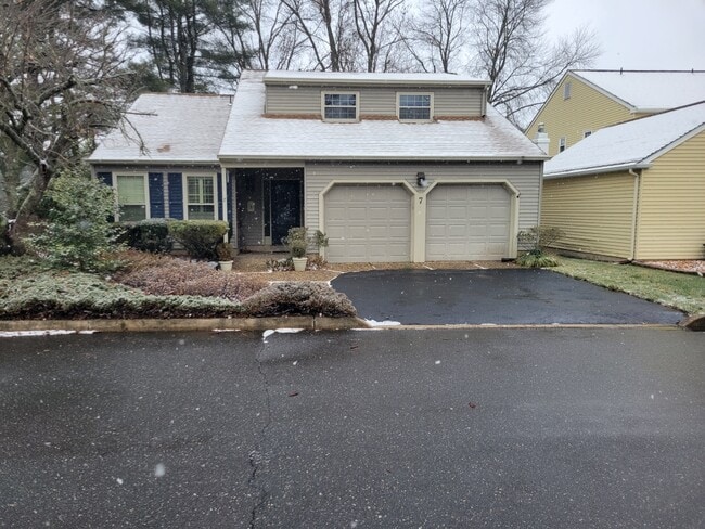 property at 7 Nantucket Ct