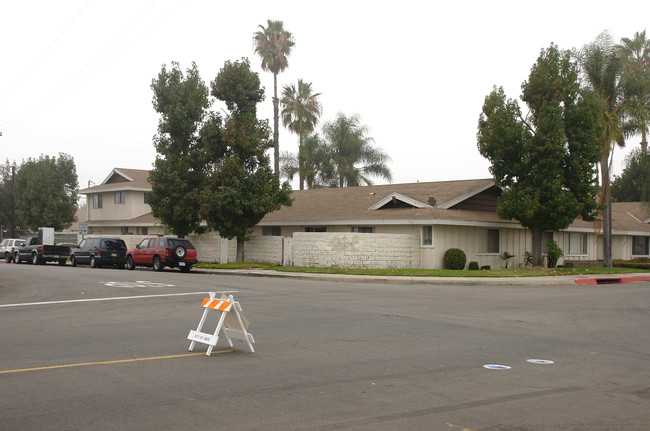 12580 10th St in Chino, CA - Foto de edificio - Building Photo