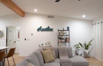 9802 Kendal Dr in Austin, TX - Building Photo - Building Photo