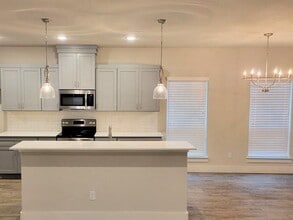 685 The Cottages Dr in Godley, TX - Building Photo - Building Photo