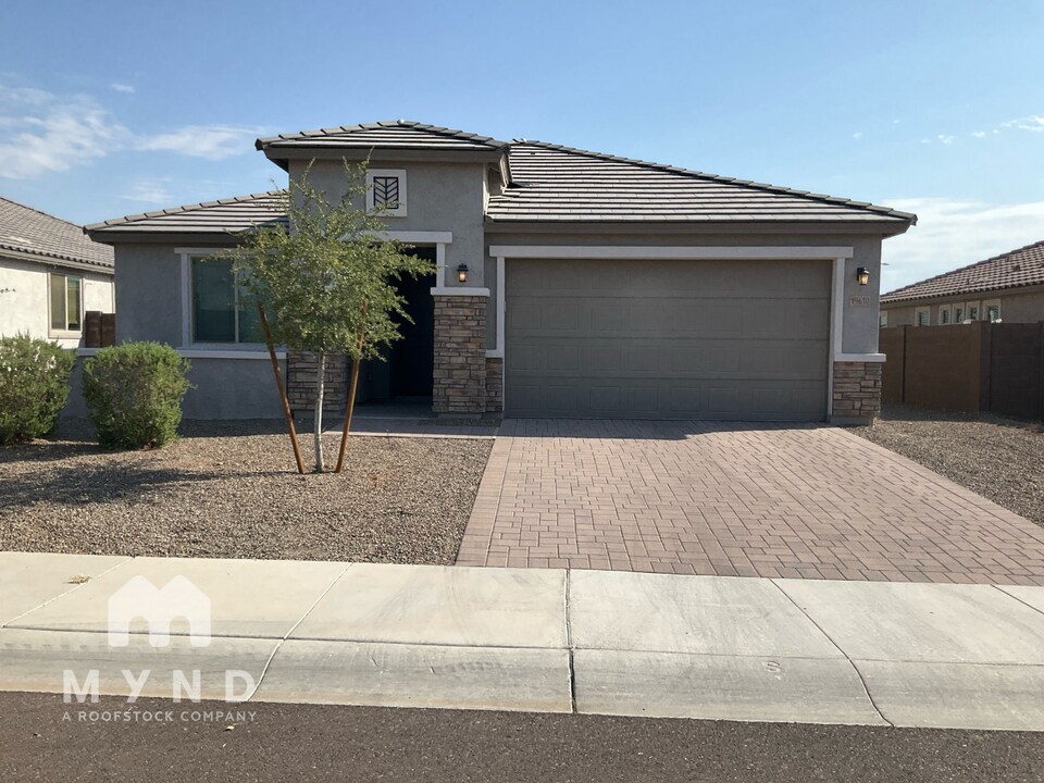 19610 W San Juan Ave in Litchfield Park, AZ - Building Photo