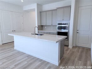 96 Ibiza Lk Dr in Henderson, NV - Building Photo - Building Photo