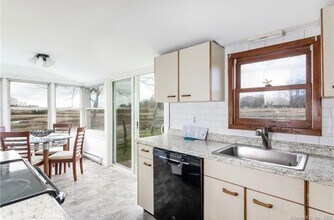 18 Thompson Ln in Old Saybrook, CT - Foto de edificio - Building Photo