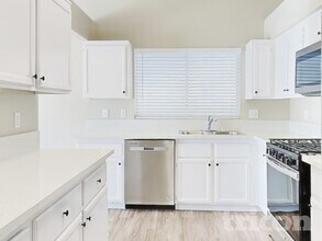 5044 N Vista Del Rancho Way in North Las Vegas, NV - Building Photo - Building Photo