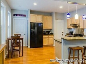 1872 Commonwealth Ave in Boston, MA - Foto de edificio - Building Photo