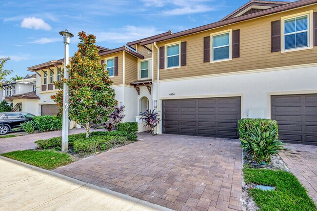 4924 Pointe Midtown Way in Palm Beach Gardens, FL - Building Photo - Building Photo