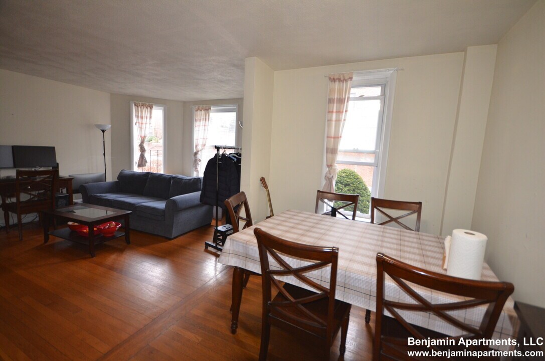 316 Tappan St, Unit 1 in Brookline, MA - Building Photo