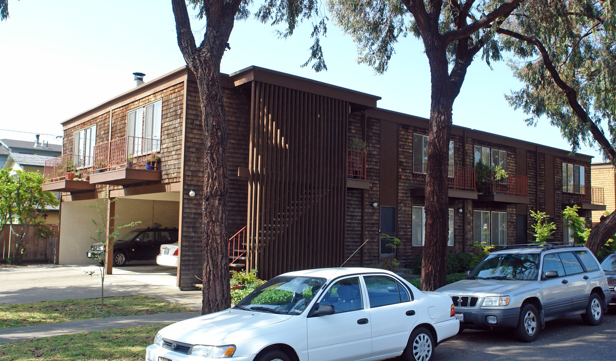 555 Liberty St in El Cerrito, CA - Building Photo