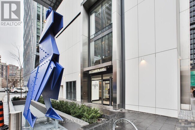 8 Cumberland St in Toronto, ON - Building Photo - Building Photo