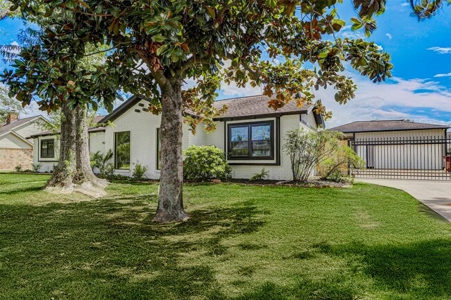 9923 Emnora Ln in Houston, TX - Building Photo - Building Photo