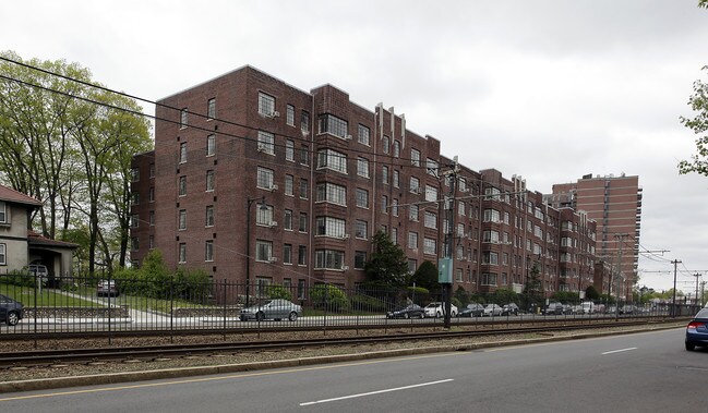 Parklake Apartments in Brighton, MA - Building Photo - Building Photo