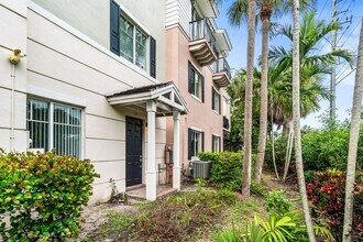 536 NW 39th Cir in Boca Raton, FL - Building Photo - Building Photo