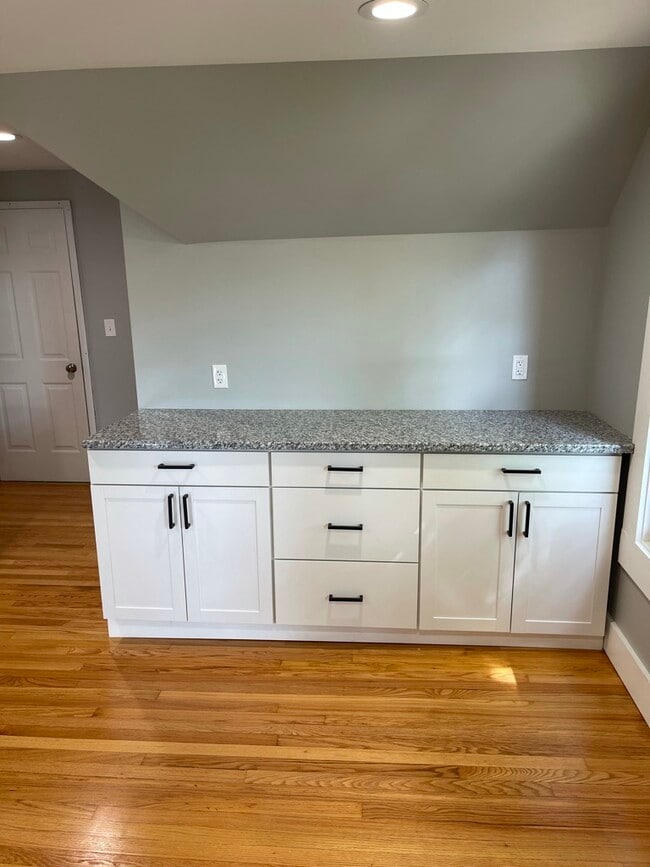 188 S Orchard St, Unit 3 in Wallingford, CT - Foto de edificio - Building Photo