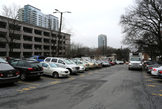 YOO on Peachtree in Atlanta, GA - Foto de edificio - Building Photo