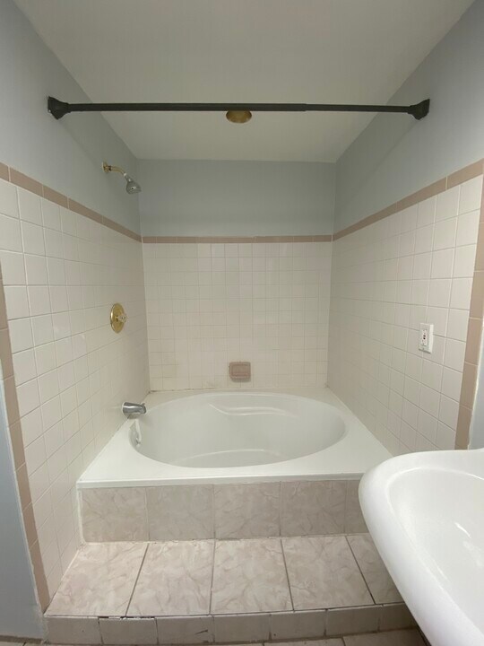 1826 E Lafayette Ave in Baltimore, MD - Building Photo