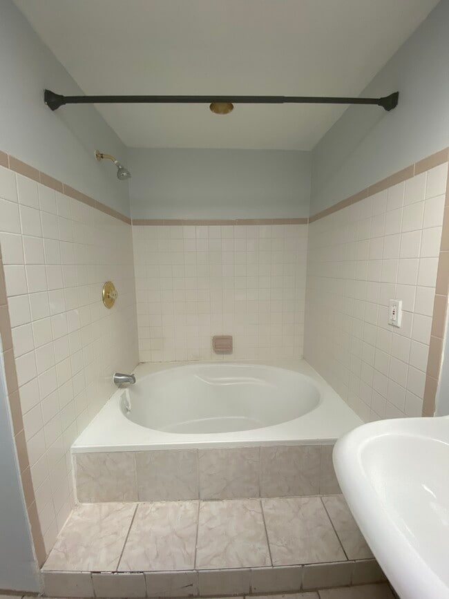 property at 1826 E Lafayette Ave