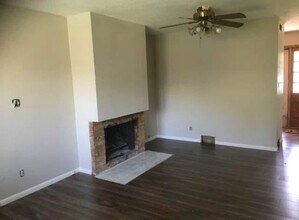 7205 Airline Ave in Urbandale, IA - Building Photo - Building Photo