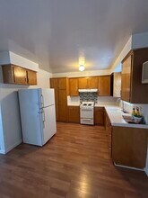 13931 Bessemer St in Van Nuys, CA - Foto de edificio - Building Photo