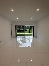 8277 SW 128th St in Miami, FL - Foto de edificio - Building Photo