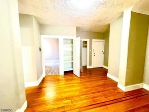 17 Elwood Pl in Newark, NJ - Building Photo - Building Photo