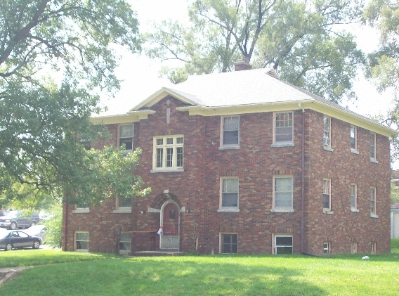 1028 Pershing Ave in Davenport, IA - Building Photo