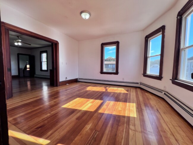 32 Alpine Ave in Fairhaven, MA - Foto de edificio - Building Photo