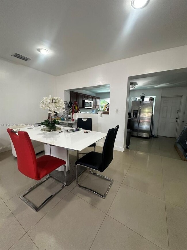 16030 Miami Dr in North Miami Beach, FL - Building Photo - Building Photo