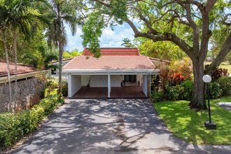 Emerald Green Villas in Hollywood, FL - Foto de edificio - Building Photo