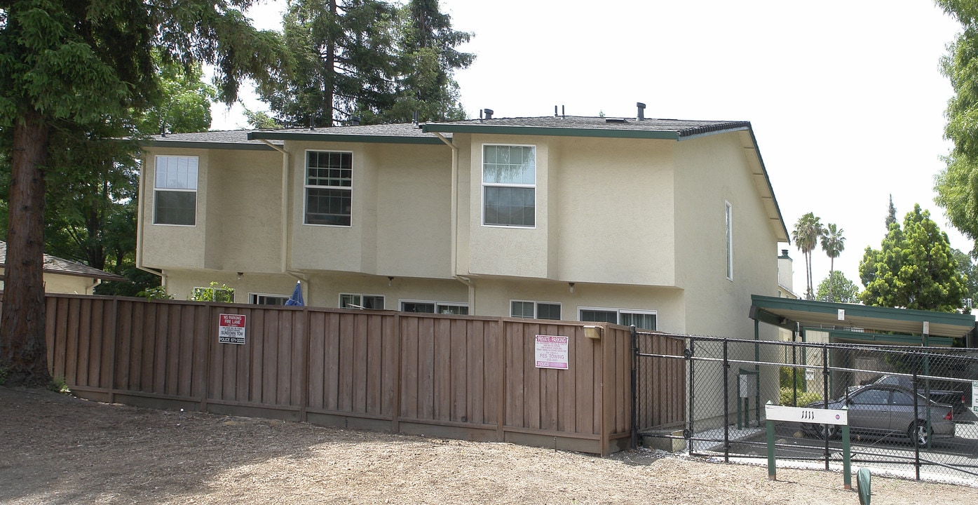 1111 Eureka Ln in Concord, CA - Foto de edificio