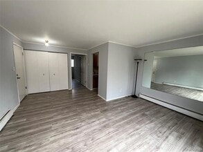 31831 Grand River Ave in Farmington, MI - Foto de edificio - Building Photo