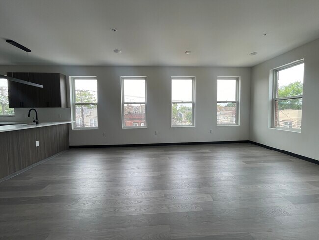 138 Mallory Ave, Unit 301 in Jersey City, NJ - Foto de edificio - Building Photo