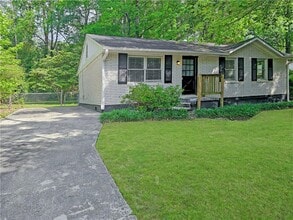 8438 Stonewall Jackson Dr in Jonesboro, GA - Building Photo - Building Photo