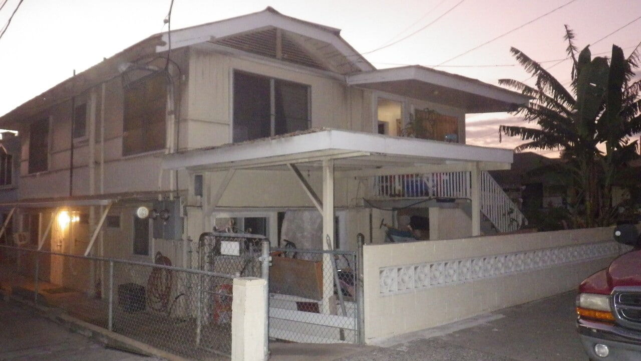 1725 Hoe St, Unit B in Honolulu, HI - Building Photo
