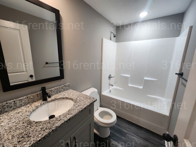 5267 N Toben Ct-Unit -5267 N Toben Ct in Bel Aire, KS - Foto de edificio - Building Photo