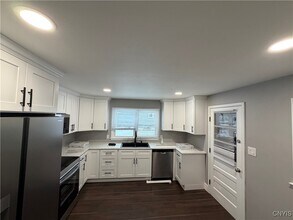 501 Rockhaven Rd in Utica, NY - Building Photo - Building Photo