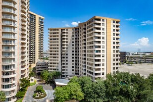 Sage Condominiums in Houston, TX - Building Photo