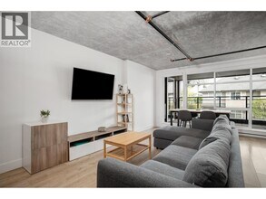 4223 Hastings St in Burnaby, BC - Building Photo - Building Photo