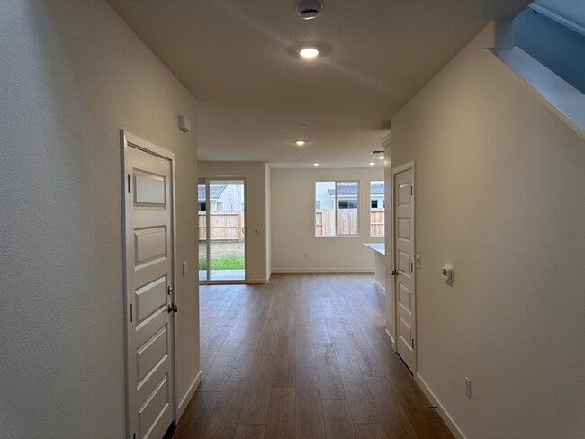 10224 Sesti Wy in Elk Grove, CA - Building Photo - Building Photo