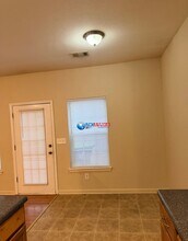 365 Brookview Dr in Riverdale, GA - Building Photo - Building Photo