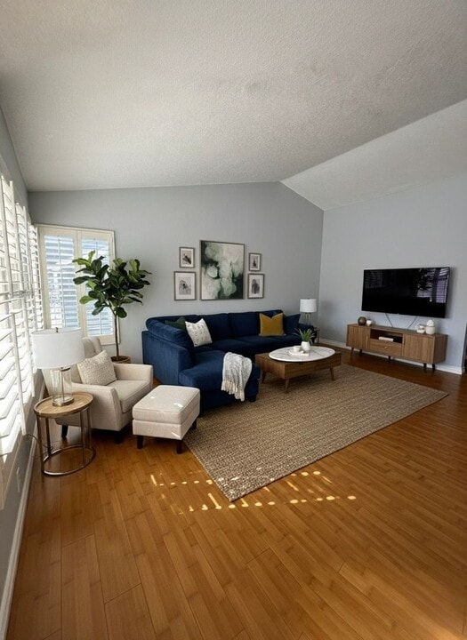 329 Huntington in Irvine, CA - Building Photo